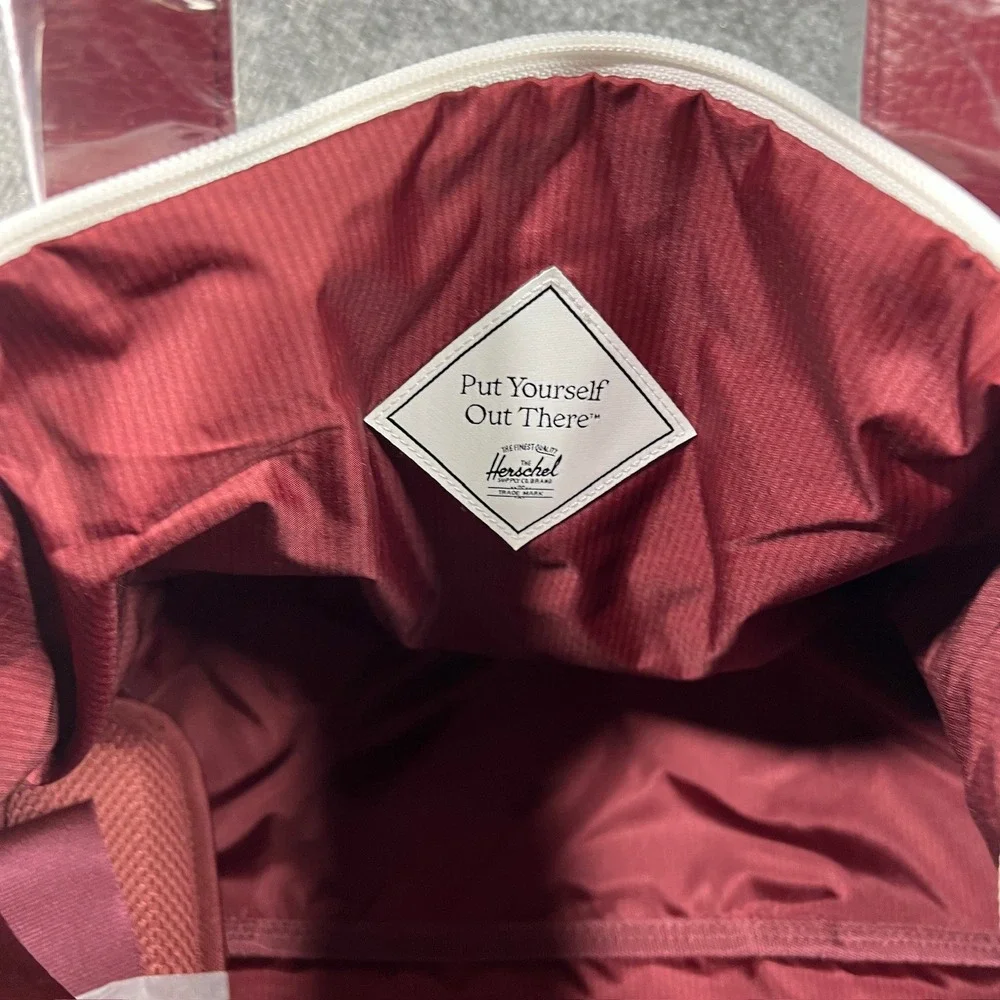 NWT Herschel Novel Duffle Bag 43L Travel Gym Weekender Tote Oxblood Red Quilted - Picture 3 of 8